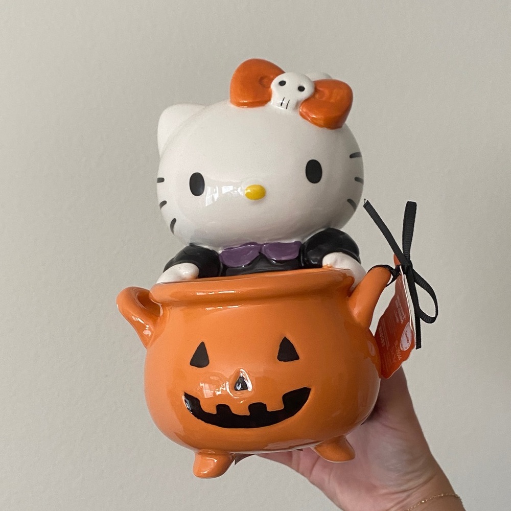 hello kitty halloween ceramic